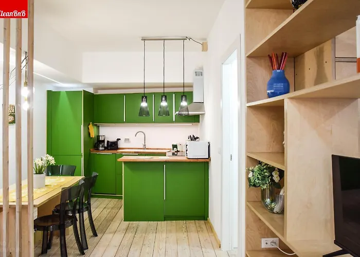 Guesthost - Tiburtina Apartament *