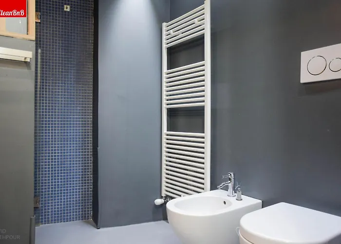 Guesthost - Tiburtina Apartament *